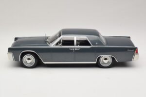 Lincoln Continental Sivá Metalíza Marnie KK-Scale 1:18 KKDC181482 Kov – obrázok 3 z 6