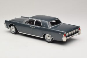 Lincoln Continental Sivá Metalíza Marnie KK-Scale 1:18 KKDC181482 Kov – obrázok 5 z 6