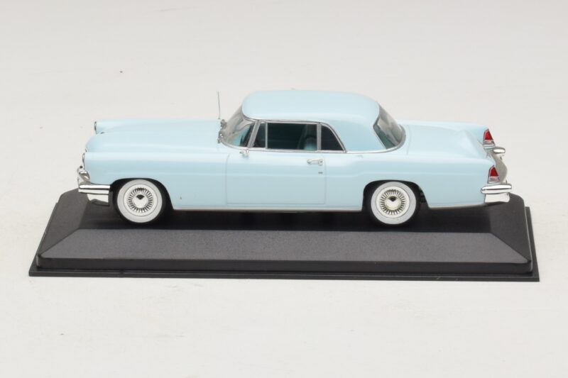 Lincoln Continental Mark II Svetlo Modrá Minichamps 1:43 400082304 Kov