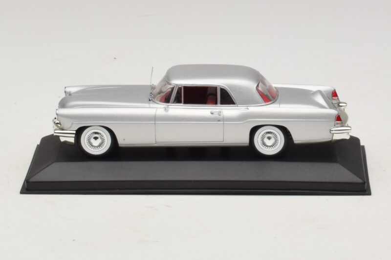 Lincoln Continental Mark II Strieborná Minichamps 1:43 Lincoln Continental Mark II Strieborná Minichamps 1:43 400082301 Kov