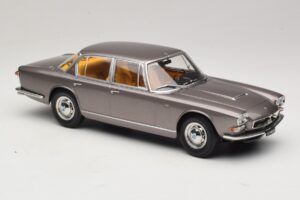 Maserati Quattroporte I Sivá Metalíza KK-Scale 1:18 KKDC181511 Kov – obrázok 4 z 6