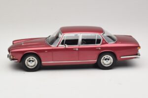 Maserati Quattroporte I Červená Metalíza KK-Scale 1:18 KKDC181512 Kov – obrázok 3 z 6