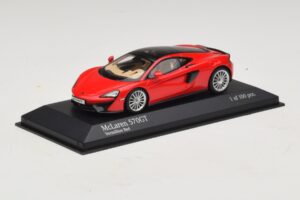 McLaren 570GT Vermillion Red Minichamps 1:43 537154522 Diecast – obrázok 2 z 5