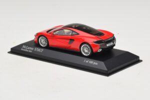 McLaren 570GT Vermillion Red Minichamps 1:43 537154522 Diecast – obrázok 3 z 5