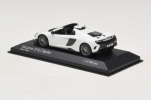 McLaren 675LT Spider Silica White Minichamps 1:43 537154432 Kov – obrázok 3 z 5