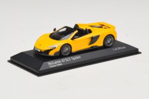 McLaren 675LT Spider Volcano Yellow Minichamps 1:43 537154430 Kov – obrázok 2 z 5