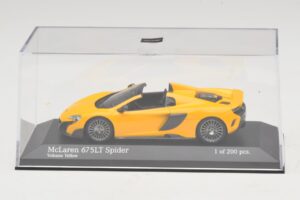 McLaren 675LT Spider Volcano Yellow Minichamps 1:43 537154430 Kov – obrázok 4 z 5