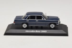 Mercedes 200D W115 Modrý Maxichamps 1:43 940034000 Diecast