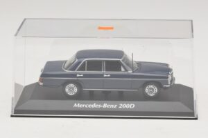 Mercedes 200D W115 Modrý Maxichamps 1:43 940034000 Diecast – obrázok 4 z 5