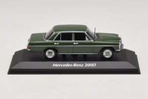 Mercedes 200D W115 Tmavozelený Maxichamps 1:43 940034001 Diecast