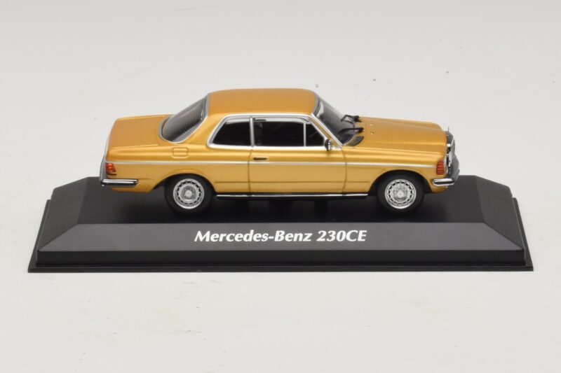 Mercedes 230 CE C123 Zlatá Metalíza Maxichamps 1:43 940032220 Diecast