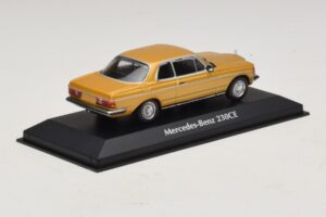 Mercedes 230 CE C123 Zlatá Metalíza Maxichamps 1:43 940032220 Diecast – obrázok 2 z 5