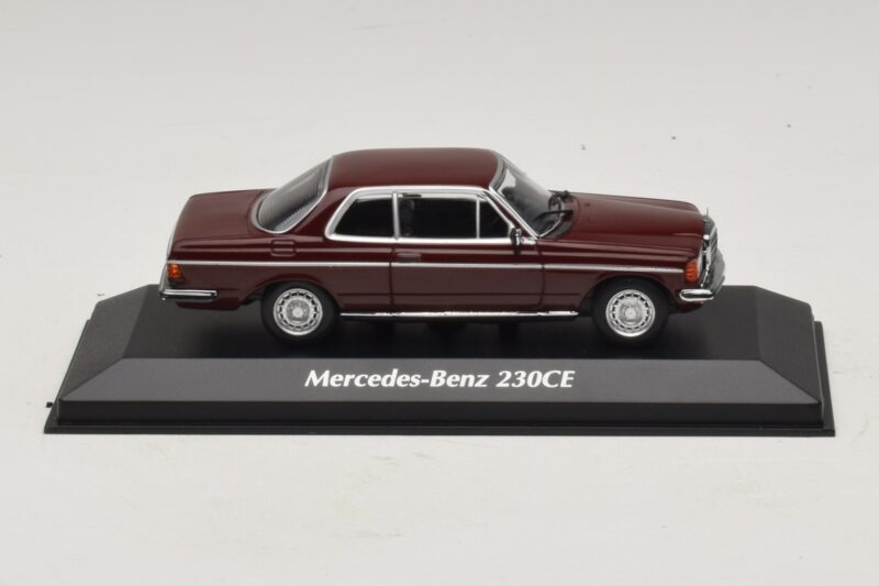 Mercedes 230 CE C123 Červený Maxichamps 1:43 940032221 Diecast