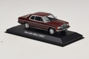 Mercedes 230 CE C123 Červený Maxichamps 1:43 940032221 Diecast – obrázok 3 z 5