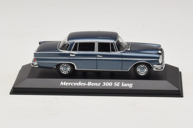 Mercedes 300 SE W112 Lang Modrá Metalíza Maxichamps 1:43 940035200 Diecast