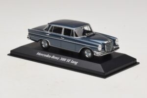 Mercedes 300 SE W112 Lang Modrá Metalíza Maxichamps 1:43 940035200 Diecast – obrázok 3 z 5