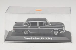 Mercedes 300 SE W112 Lang Tmavošedý Maxichamps 1:43 940035201 Diecast – obrázok 4 z 5