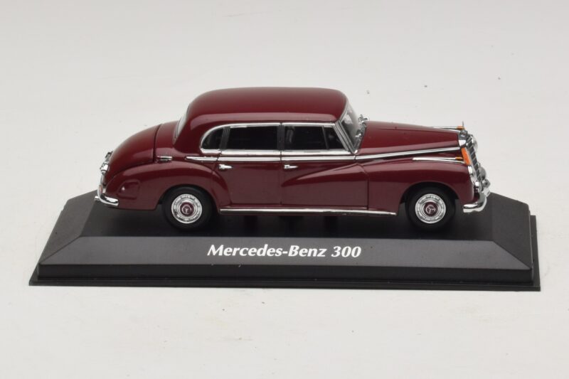 Mercedes 300 W186 Tmavočervený Maxichamps 1:43 940039060 Kov