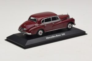 Mercedes 300 W186 Tmavočervený Maxichamps 1:43 940039060 Kov – obrázok 2 z 5