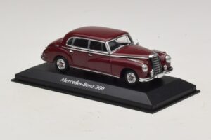 Mercedes 300 W186 Tmavočervený Maxichamps 1:43 940039060 Kov – obrázok 3 z 5