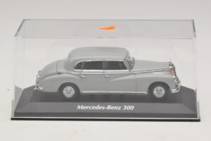 Mercedes 300 W186 Šedý Maxichamps 1:43 940039061 Diecast – obrázok 4 z 5