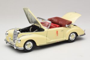 Mercedes 300S Krémový Maisto 1:18 31806 Kov – obrázok 2 z 8