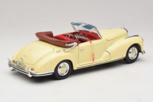 Mercedes 300S Krémový Maisto 1:18 31806 Kov – obrázok 3 z 8