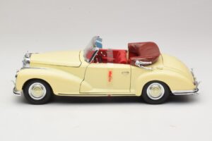 Mercedes 300S Krémový Maisto 1:18 31806 Kov – obrázok 4 z 8