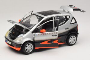 Mercedes A-Class W168 D. Coulthard Strieborná Maisto 1:18 35841 Kov – obrázok 2 z 8