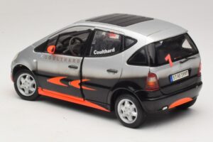 Mercedes A-Class W168 D. Coulthard Strieborná Maisto 1:18 35841 Kov – obrázok 7 z 8
