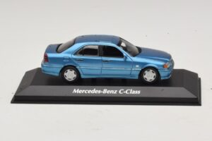 Mercedes C-Class W202 Modrá Metalíza Maxichamps 1:43 940037060 Kov