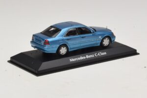 Mercedes C-Class W202 Modrá Metalíza Maxichamps 1:43 940037060 Kov – obrázok 2 z 5