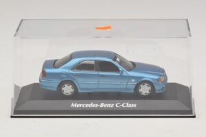 Mercedes C-Class W202 Modrá Metalíza Maxichamps 1:43 940037060 Kov – obrázok 4 z 5