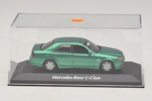 Mercedes C-Class W202 Zelená Metalíza Maxichamps 1:43 940037061 Diecast – obrázok 4 z 5