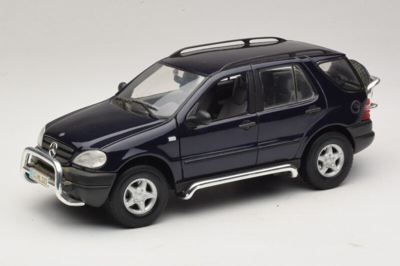 Mercedes ML320 W163 Modrý Maisto 1:18 31847 Kov