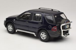 Mercedes ML320 W163 Modrý Maisto 1:18 31847 Kov – obrázok 7 z 8