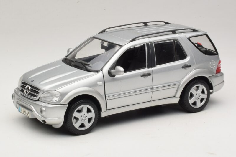 Mercedes ML55 AMG W163 Strieborný Maisto 1:18 31876-P1 Kov