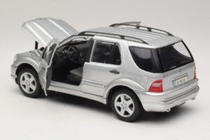 Mercedes ML55 AMG W163 Strieborný Maisto 1:18 31876-P1 Kov – obrázok 5 z 8