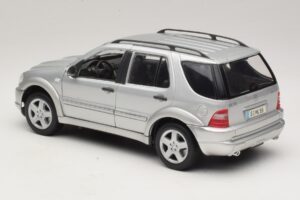 Mercedes ML55 AMG W163 Strieborný Maisto 1:18 31876-P1 Kov – obrázok 7 z 8