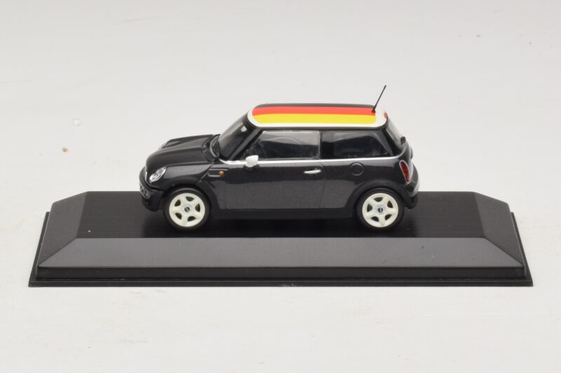 Mini Cooper One R50 Zelený S Nemeckou Vlajkou Minichamps 1:43 MINI033 Kov
