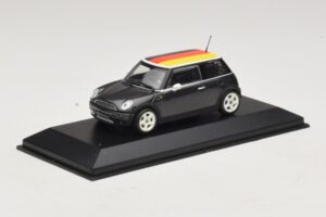 Mini Cooper One R50 Zelený S Nemeckou Vlajkou Minichamps 1:43 MINI033 Kov – obrázok 2 z 5