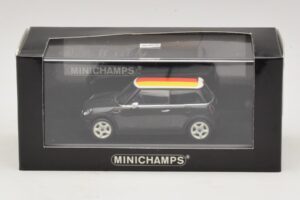 Mini Cooper One R50 Zelený S Nemeckou Vlajkou Minichamps 1:43 MINI033 Kov – obrázok 5 z 5