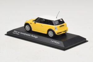 Mini Cooper One R50 s Aero Balíkom Žltý Minichamps 1:43 431138274 Diecast – obrázok 3 z 4