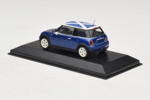 Mini Cooper S R53 Modrý So Škótskou Vlajkou Minichamps 1:43 MINI016 Kov – obrázok 3 z 5