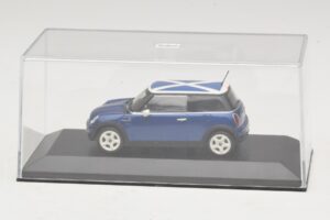 Mini Cooper S R53 Modrý So Škótskou Vlajkou Minichamps 1:43 MINI016 Kov – obrázok 4 z 5