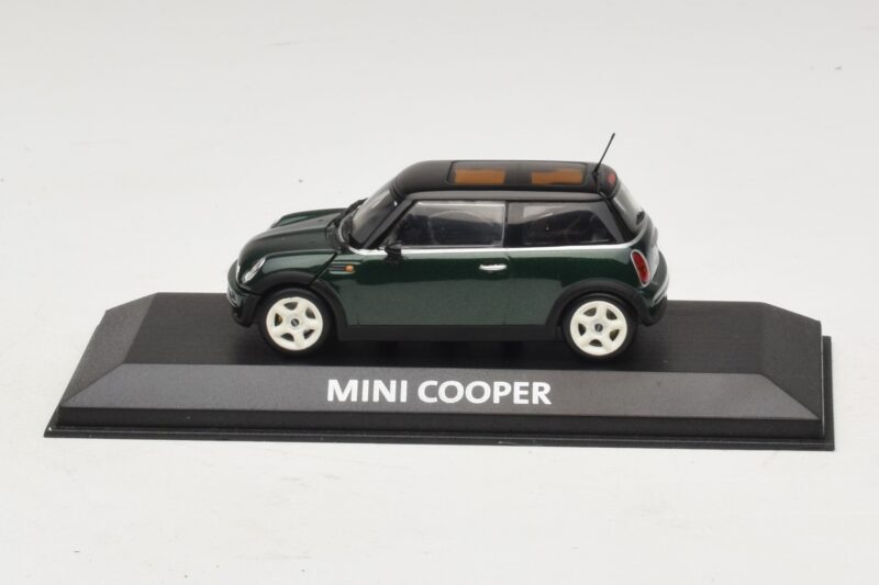 Mini Cooper S R53 Tmavozelený S Čiernou Strechou Minichamps 1:43 MINI023 Kov