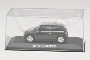 Mini Cooper S R53 Tmavozelený S Čiernou Strechou Minichamps 1:43 MINI023 Kov – obrázok 4 z 5