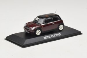 Mini Cooper S R53 Tmavočervený S Čiernou Strechou Minichamps 1:43 MINI028 Diecast – obrázok 2 z 5