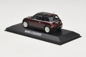 Mini Cooper S R53 Tmavočervený S Čiernou Strechou Minichamps 1:43 MINI028 Diecast – obrázok 3 z 5