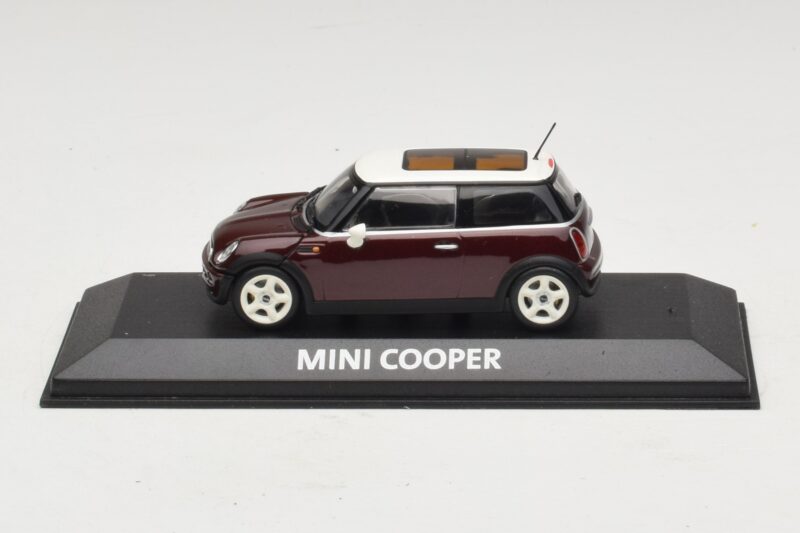 Mini Cooper S R53 Tmavočervený S Panoramatickou Strechou Minichamps 1:43 Mini Cooper S R53 Tmavočervený S Panoramatickou Strechou Minichamps 1:43 MINI019 Diecast